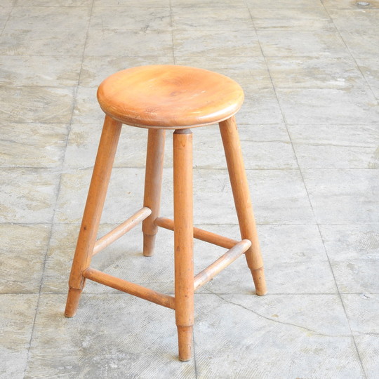 ふるい木味 一枚板座面 造りのいい丸椅子・スツール HK-a-02832 / ブナ 